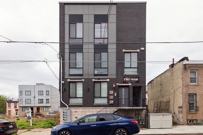 Building Photo - 2408 N Mascher St