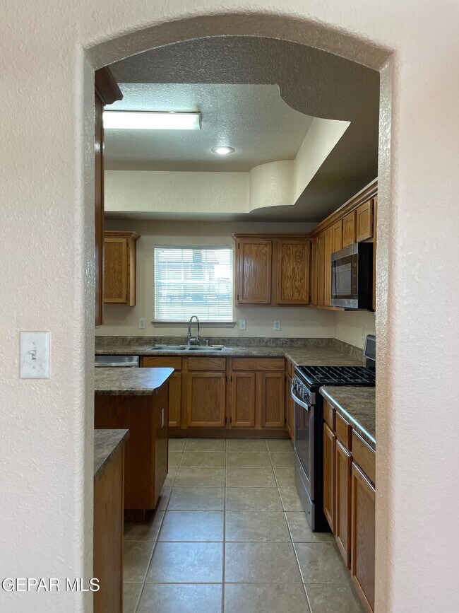 Building Photo - 12828 Tierra Ayala Dr