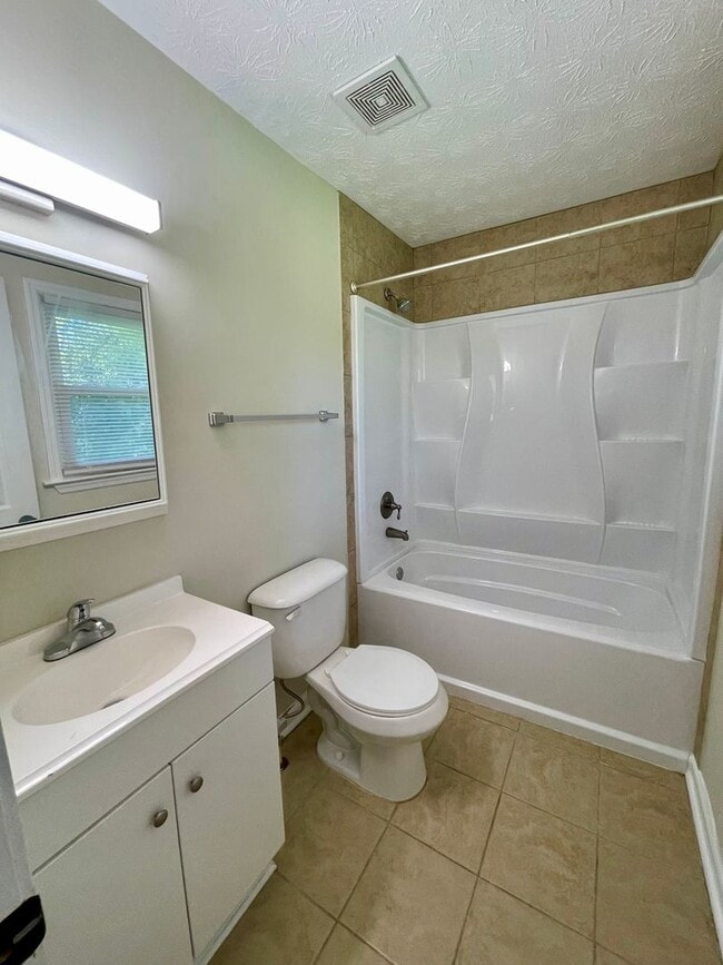 Building Photo - Beautiful newly remodeled home on over 3 a...