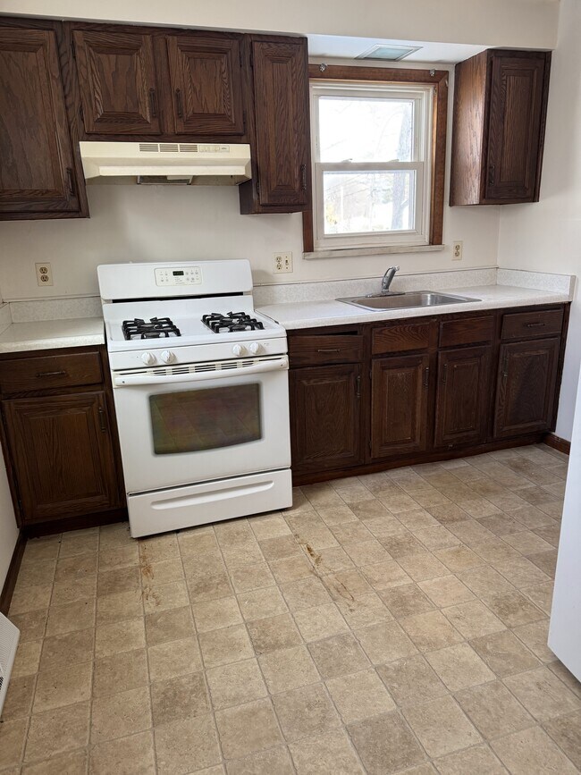 Building Photo - 918 Powell Ave