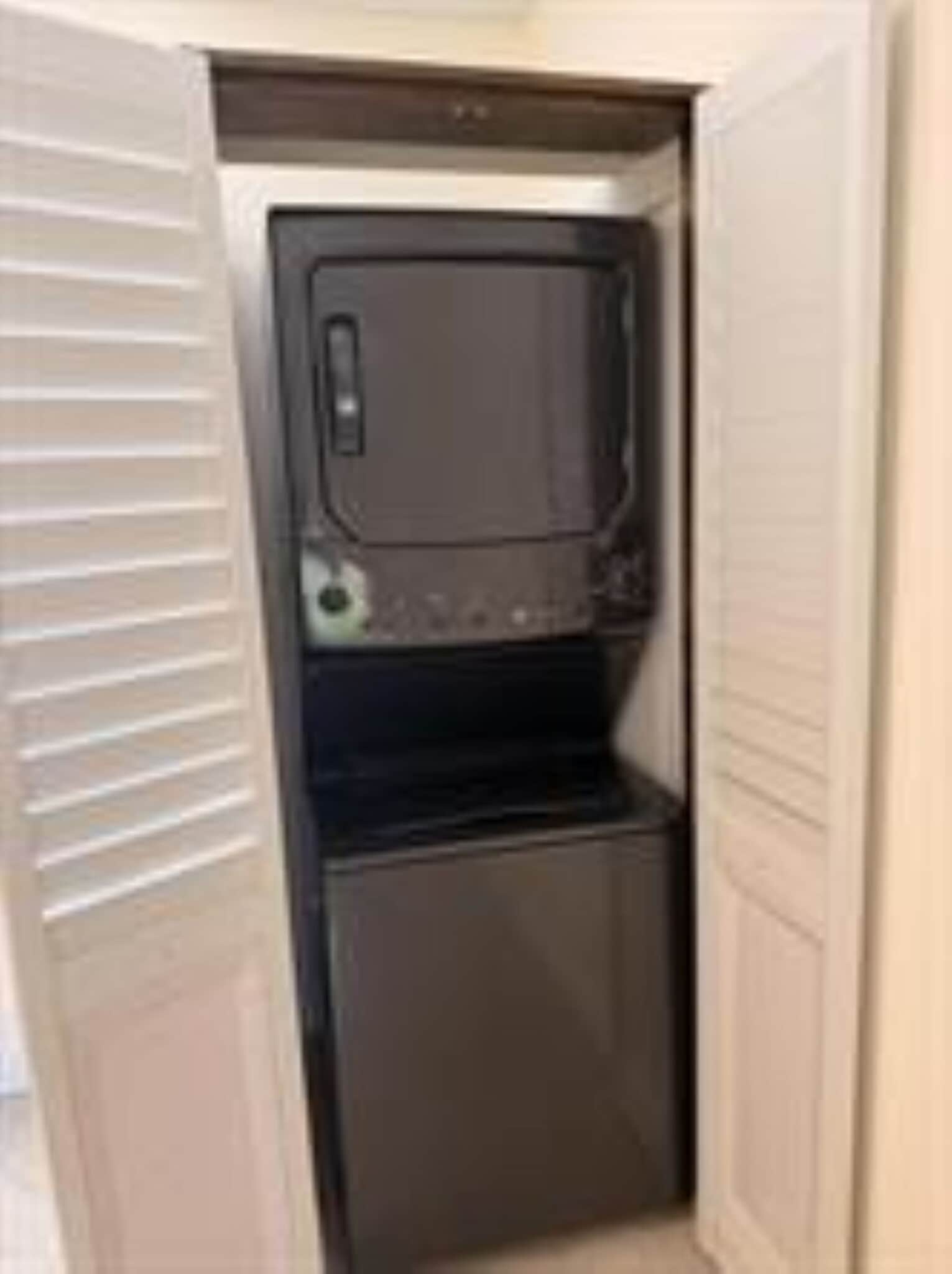 Building Photo - 2018 NE 14th Ct