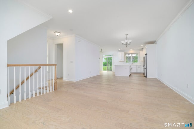 Building Photo - 15 E Cross Trail