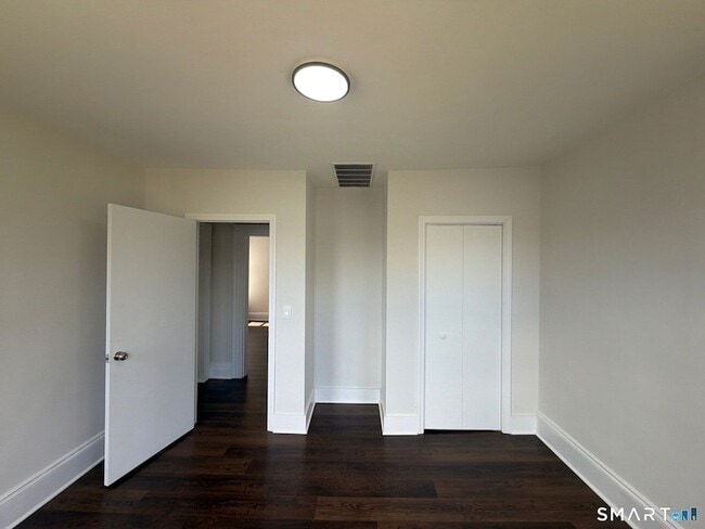 Building Photo - 316 W Main St