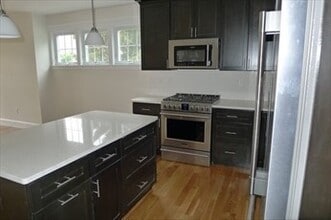 Building Photo - 30 Chestnut St