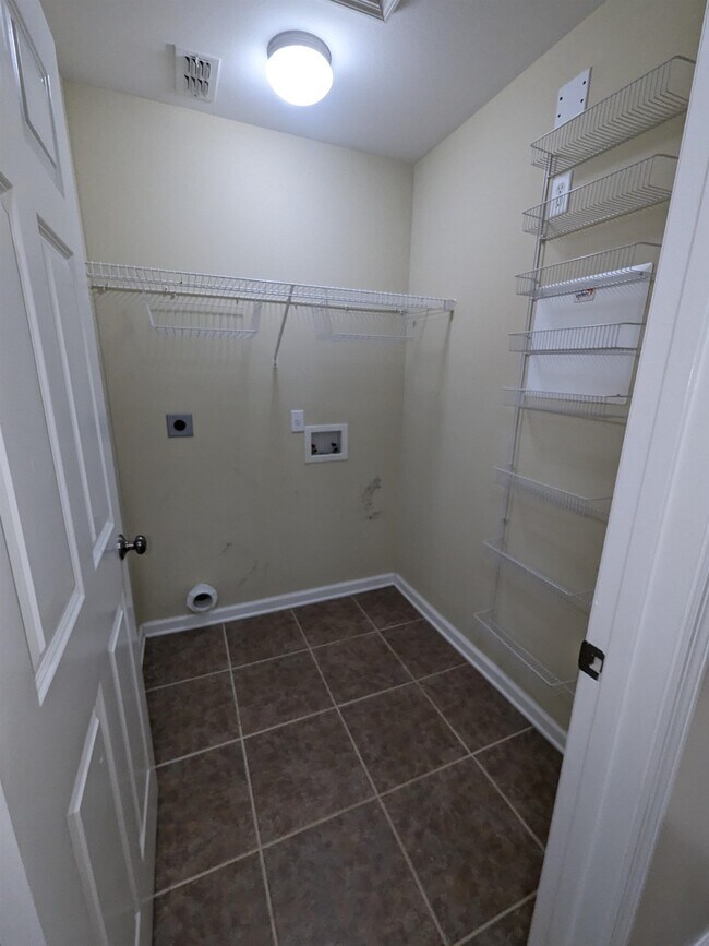 Building Photo - 2410 Quazar Cir