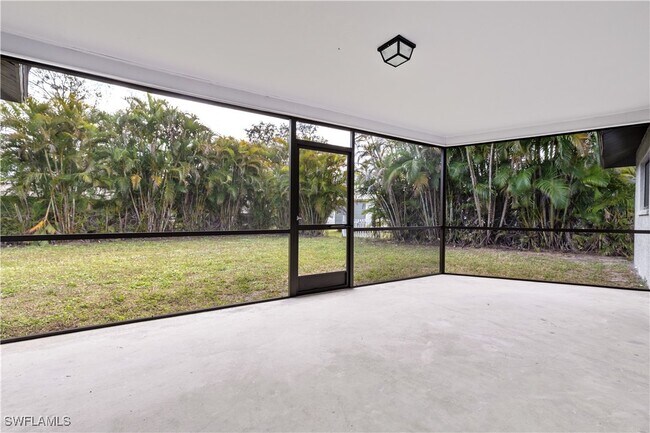 Building Photo - 709 SE 10th Pl