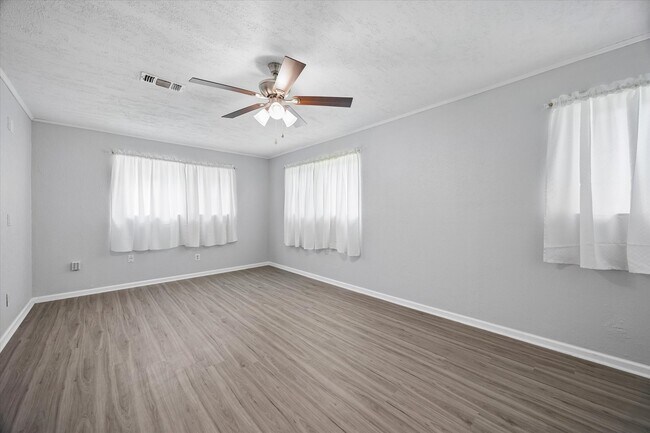 Building Photo - 9315 Glen Shadow Dr