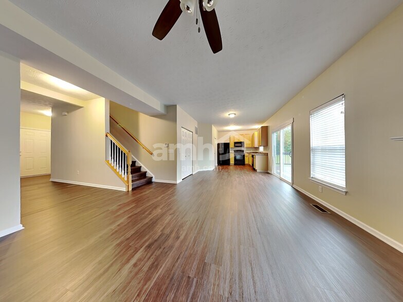 Building Photo - 609 Panzeretta Dr