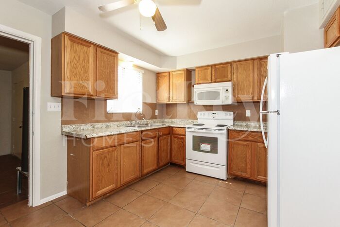 Building Photo - 5702 N 19th Dr