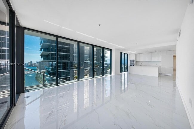 Building Photo - 700 NE 24th St