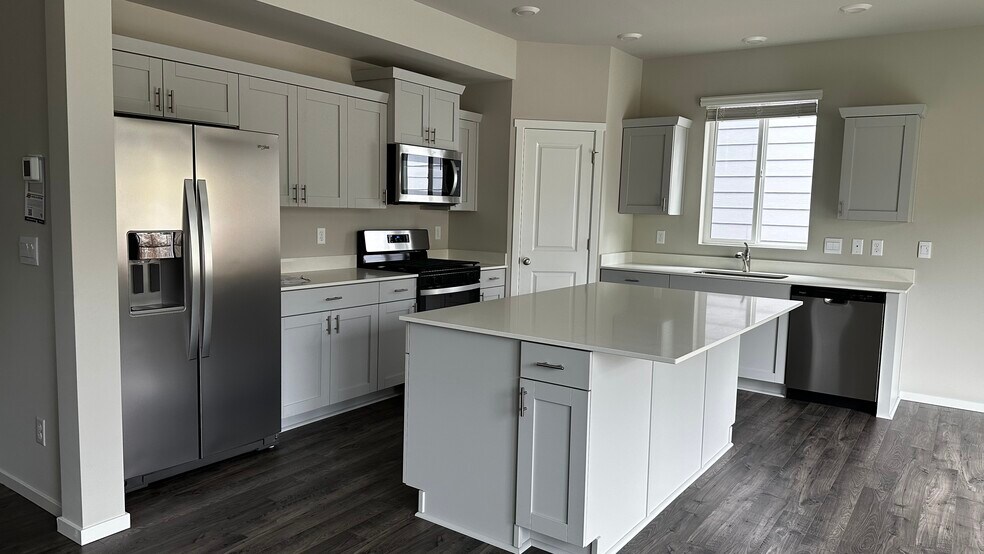 Building Photo - 2209 Trailside Dr NE