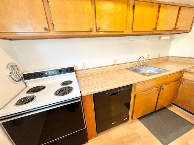 Building Photo - ***Waterfront Condo W/S/T INCLUDED!