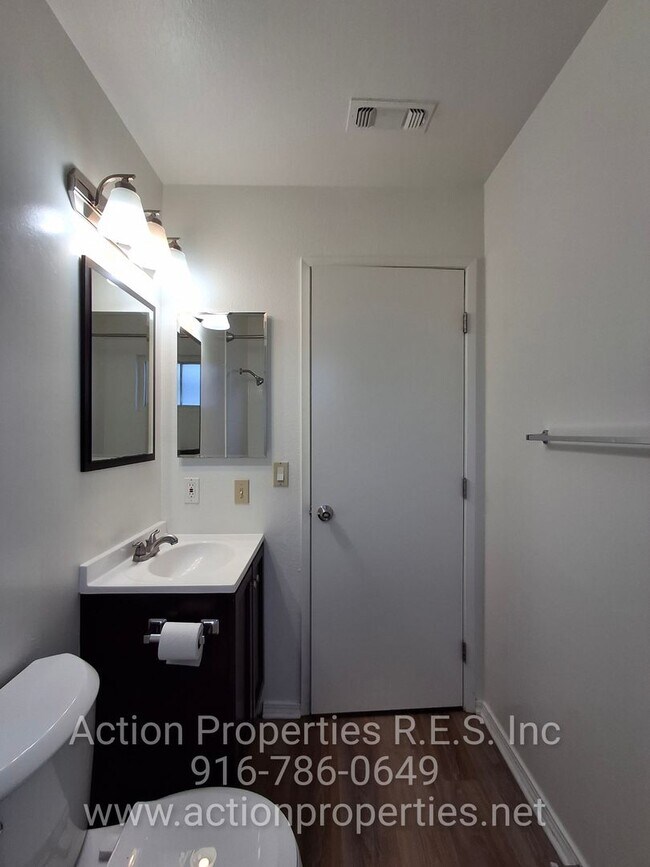 Building Photo - Antelope R.V. Parking, Single Story: Large Yard: RV Parking: 3 Bed, 2 Bath - Foothill Farms/Antelope