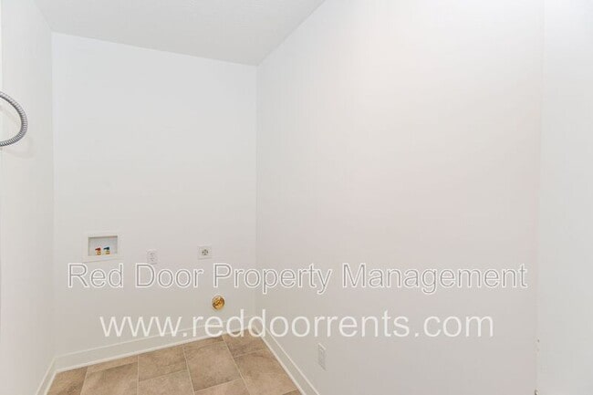 Building Photo - 1564 Mitis St