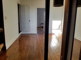 Building Photo - 309 N Market St