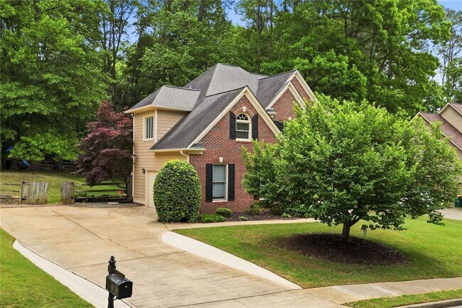 Building Photo - 2058 Woodside Park Dr