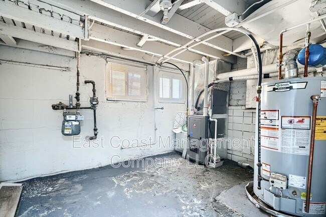 Building Photo - 2116 E Hoffman St