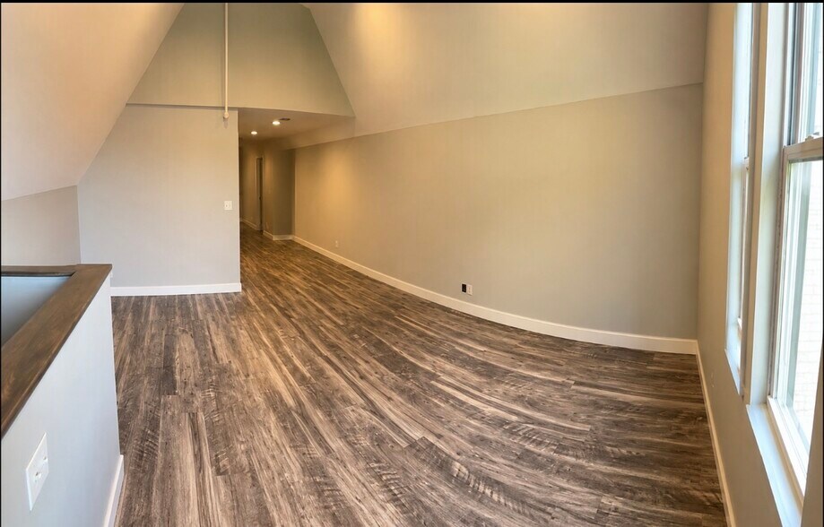 family rm - 149 Richmond Ave