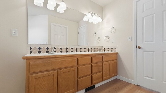 Building Photo - Spacious Mukilteo Duplex with Modern Upgrades