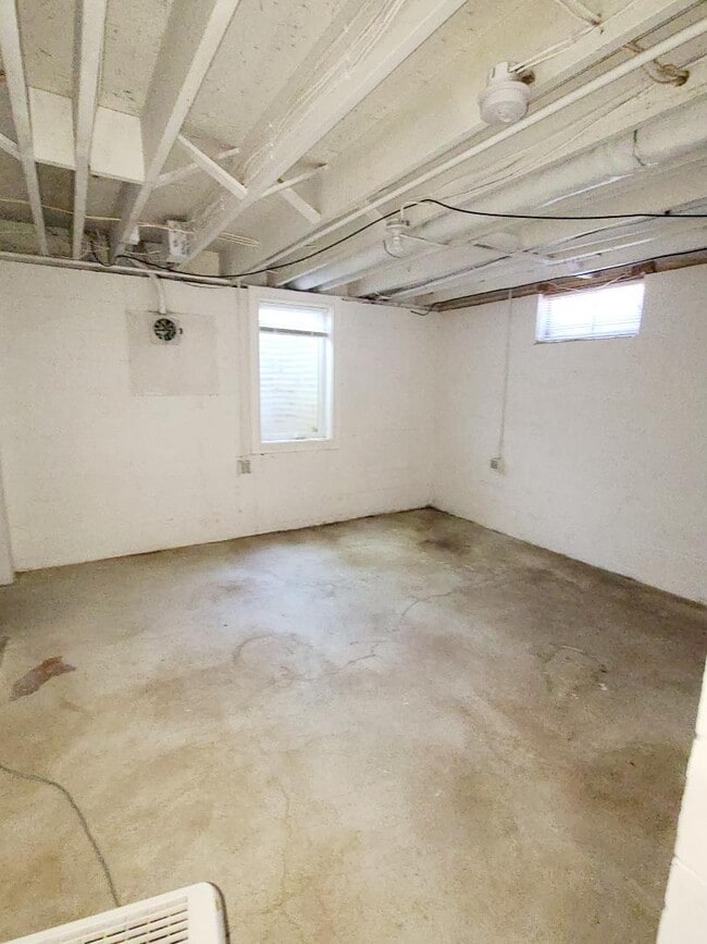 Building Photo - 608 Cataract Ave