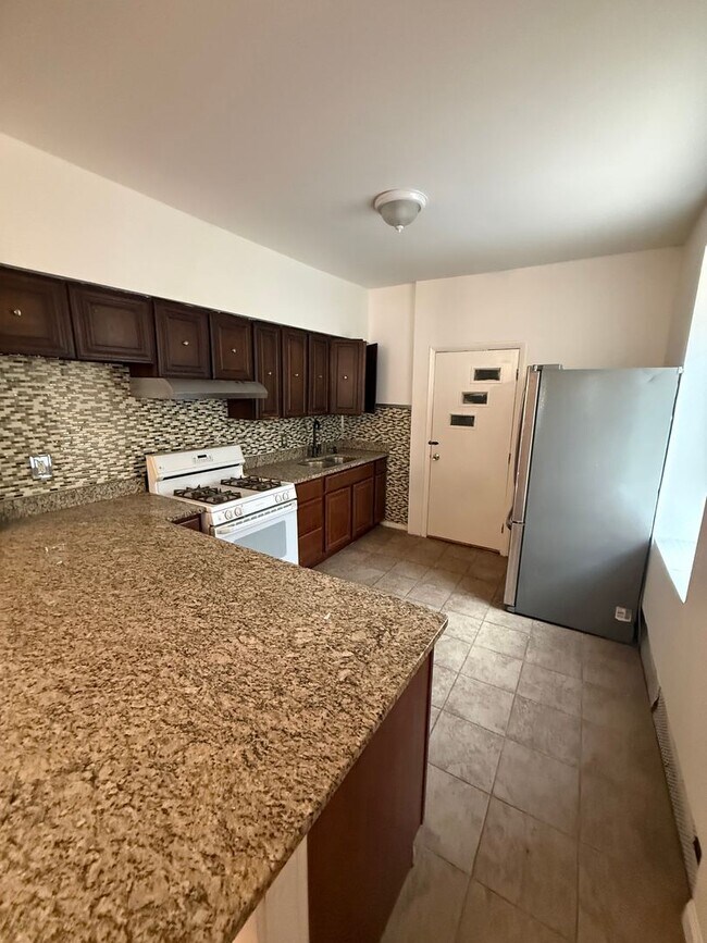 Building Photo - 28 N 50th St