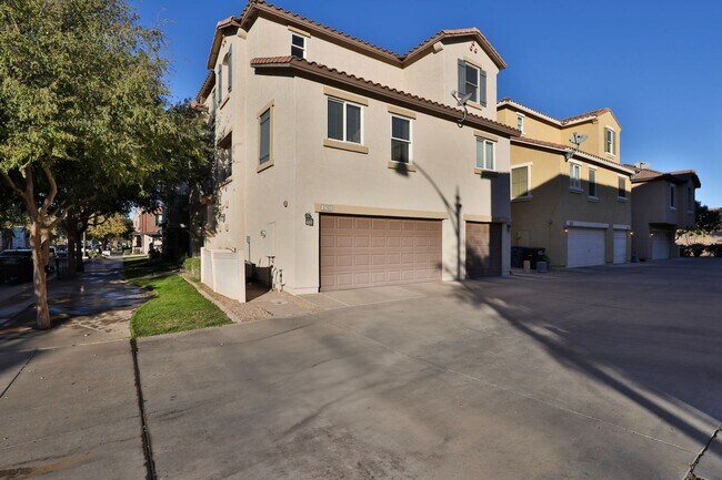 Building Photo - Beautiful Gilbert 3 bed/ 3 bath in Gilbert's The Gardens Community