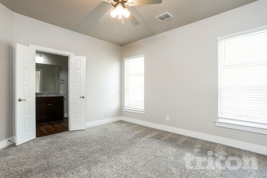 Building Photo - 10356 Ft Teran Trl