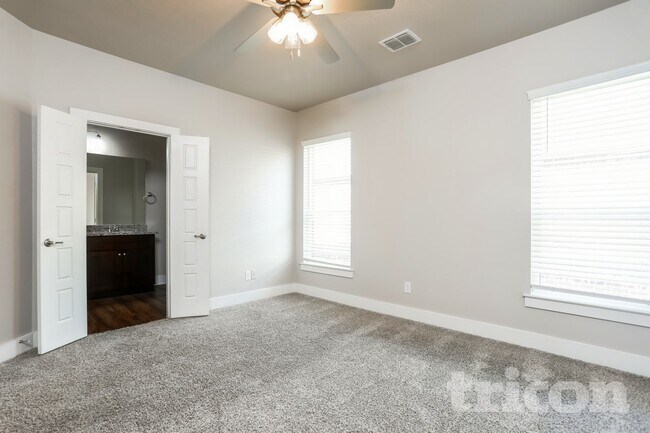 Building Photo - 10333 Ft Teran Trl