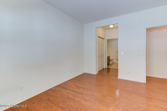 Building Photo - 55 Renaissance Ln