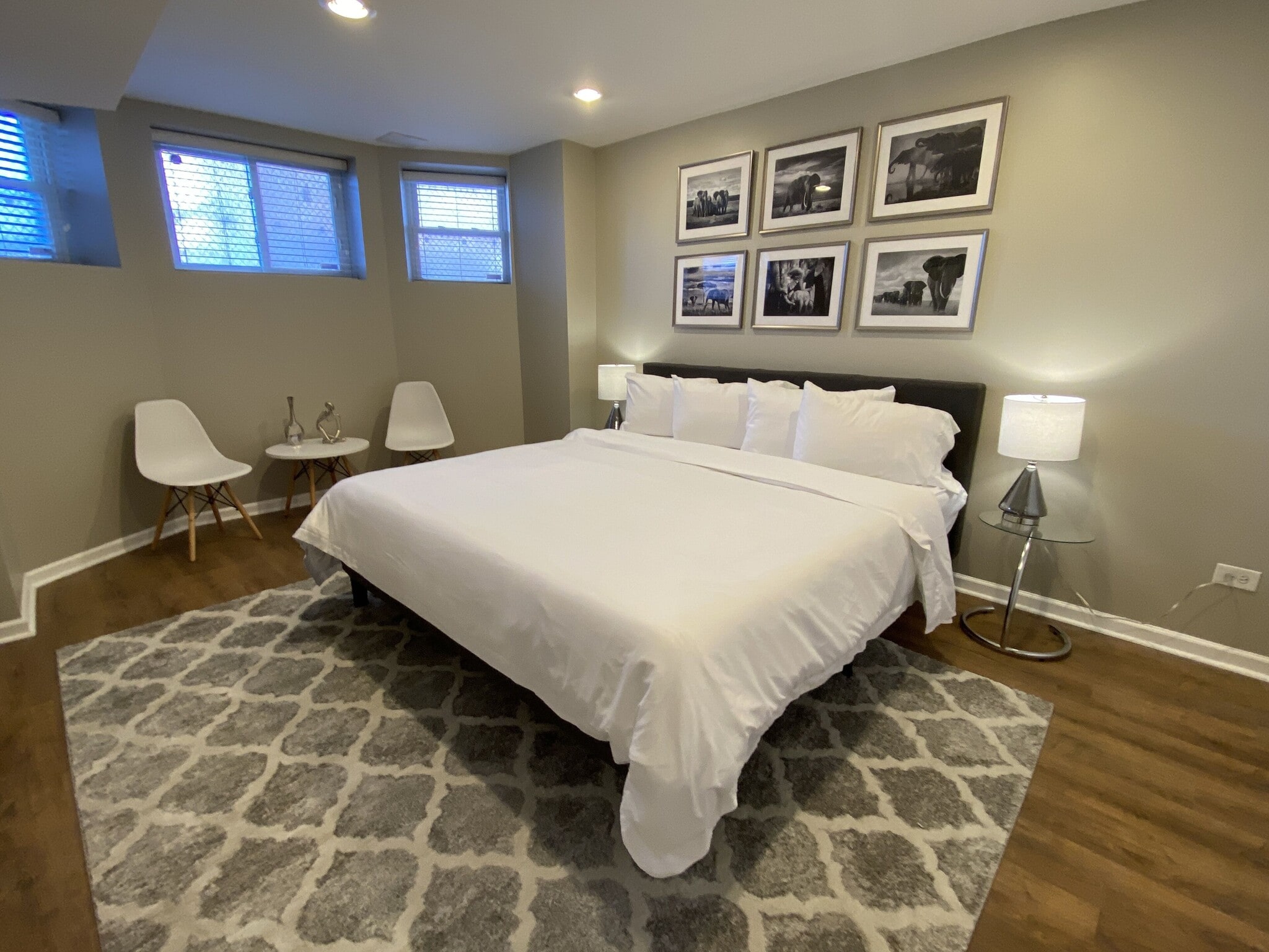 Building Photo - 913 W Belden Ave