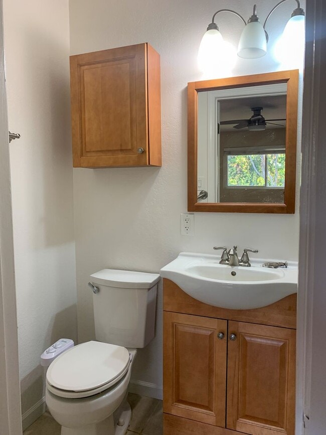 Building Photo - Single level 3 Bedroom Home on a Spacious Corner Lot!