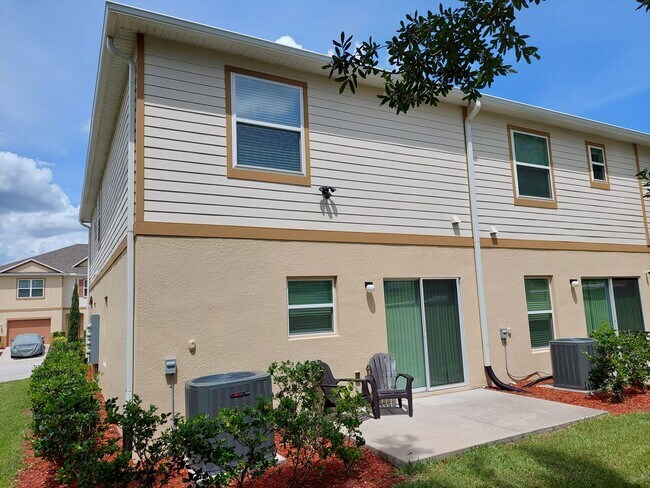 Building Photo - Beautiful 3 Bedroom 2 1/2 Bathroom House i...