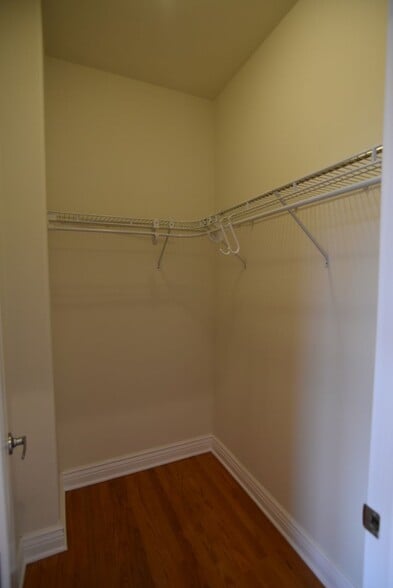 Building Photo - 5140 N Clark St