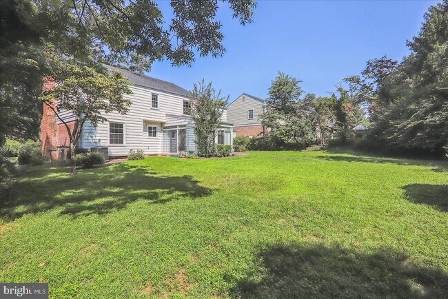 Building Photo - 8709 Sleepy Hollow Ln