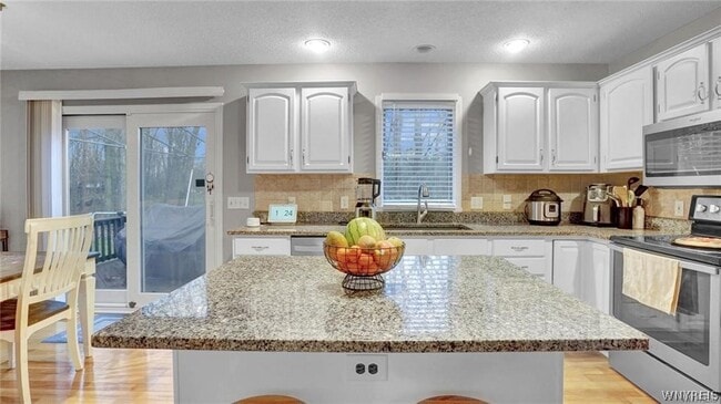 Building Photo - 83 Huntingwood Dr