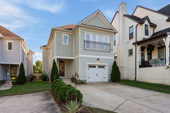 Building Photo - Stunning Home in Melrose 12 South Area...D...