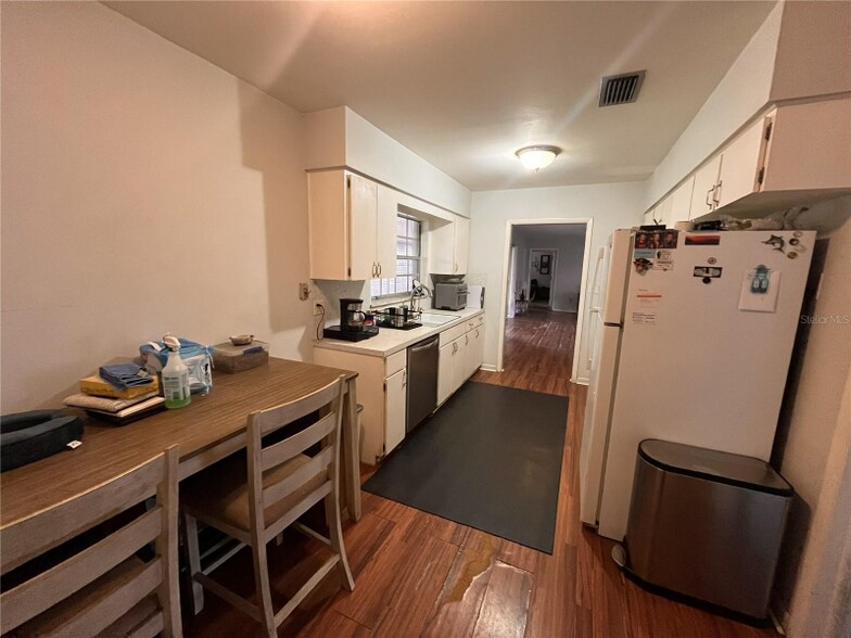 Building Photo - 705 Westwood Dr