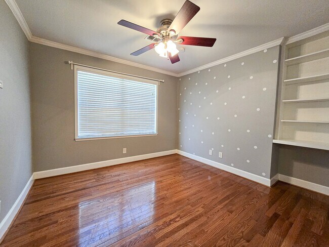Building Photo - 9507 Meadowbriar Ln