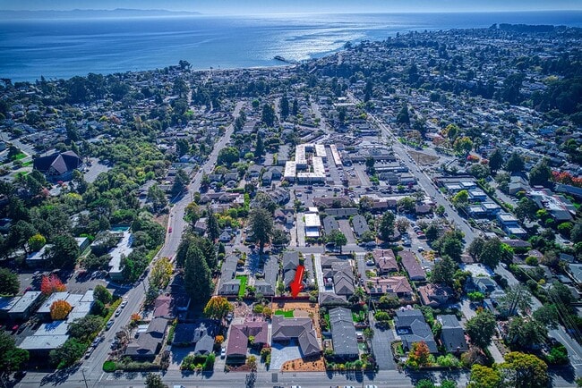Building Photo - Hill St Beauty in Capitola