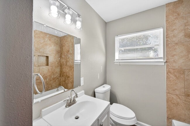 Building Photo - 7726 Claiborne St