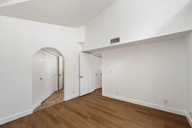 Building Photo - 10301 N 70th St