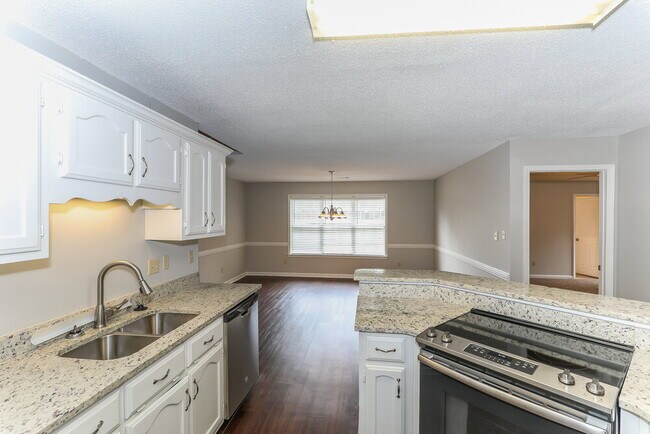 Building Photo - 7143 Emily Ln