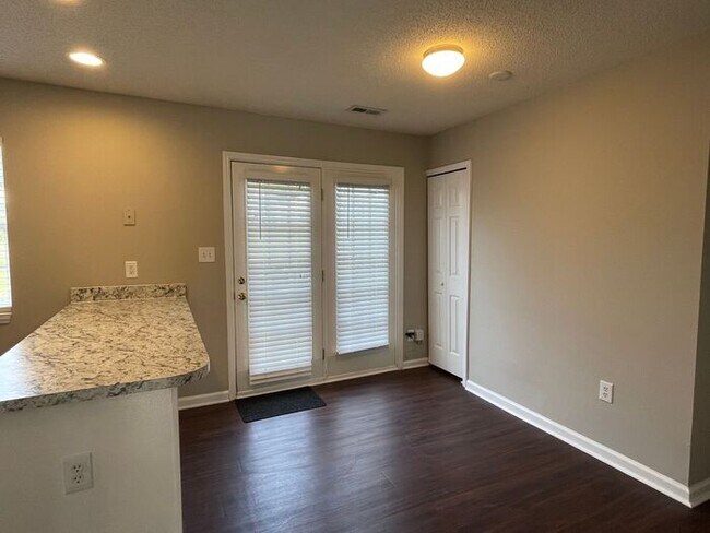 Building Photo - NW Townhome off of New Garden, Updated, Wo...