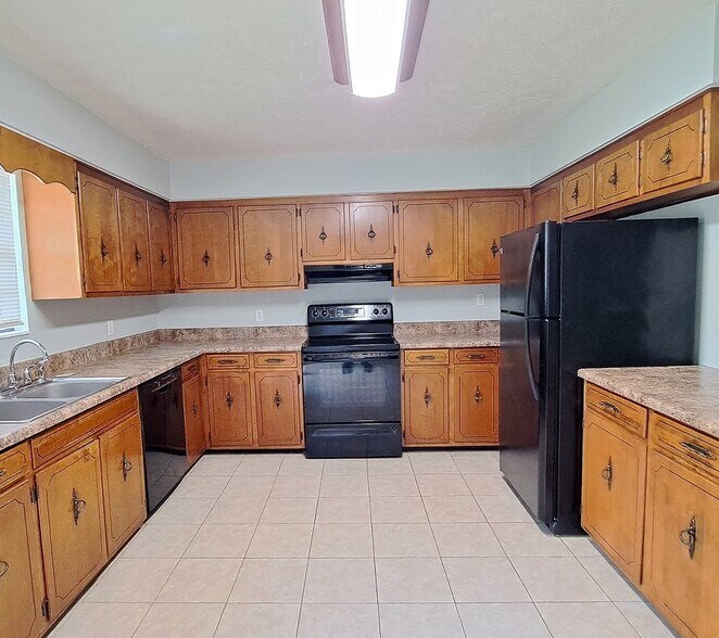 Building Photo - 3909 Ocean View Dr