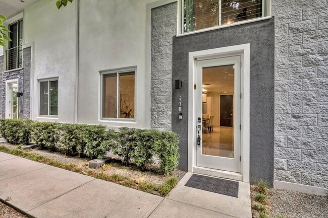 Building Photo - 438 W Swoope Ave