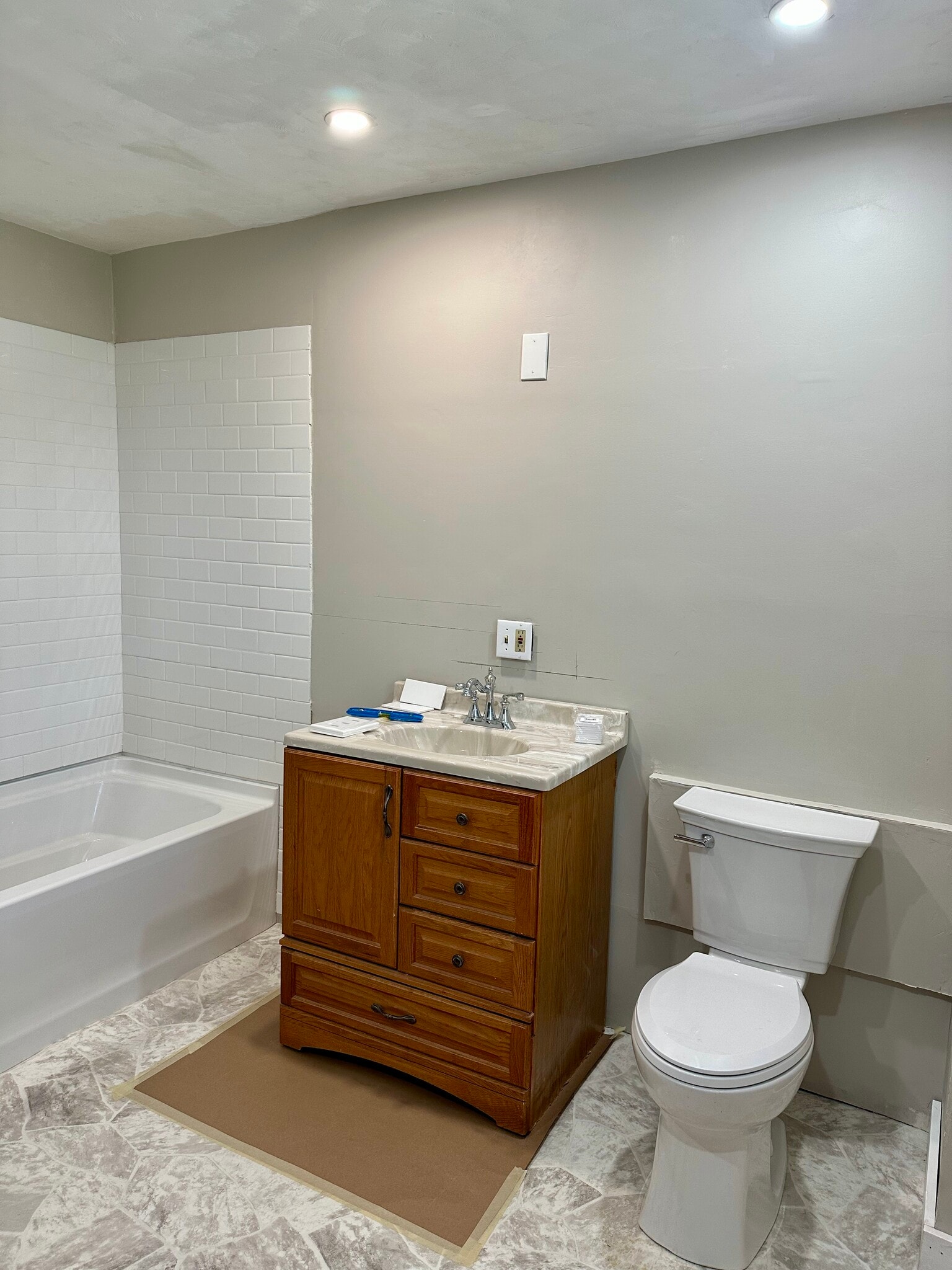 Second Floor Bathroom - 784 Carpenter St