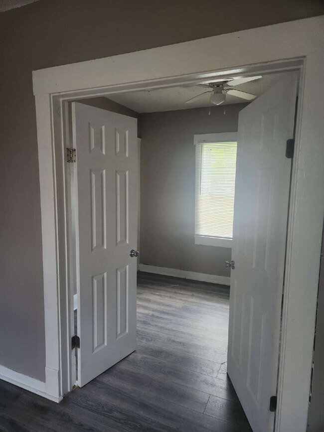 Building Photo - Three Bedroom Single Family Home!