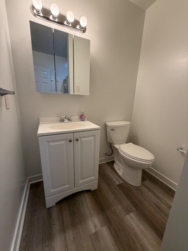 Building Photo - 122 Pine Glen Rd