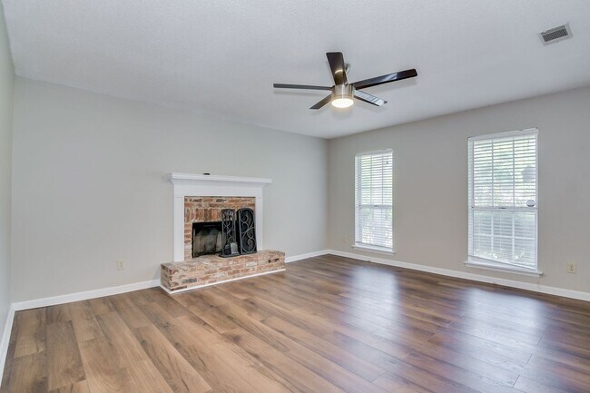 Building Photo - 321 Timberidge Dr