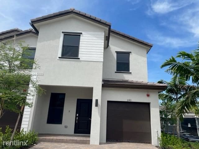 Building Photo - 4 br, 2.5 bath House - 240 SW 159th Way